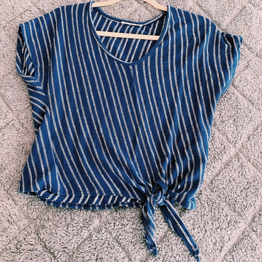 Caution to the Wind Cropped Knotted Tee
